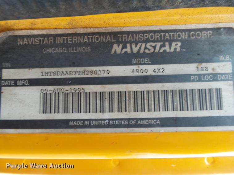 image for item DA2678 1996 International 4900 oil distributor truck