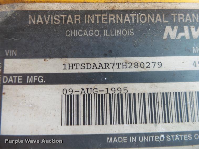 image for item DA2678 1996 International 4900 oil distributor truck