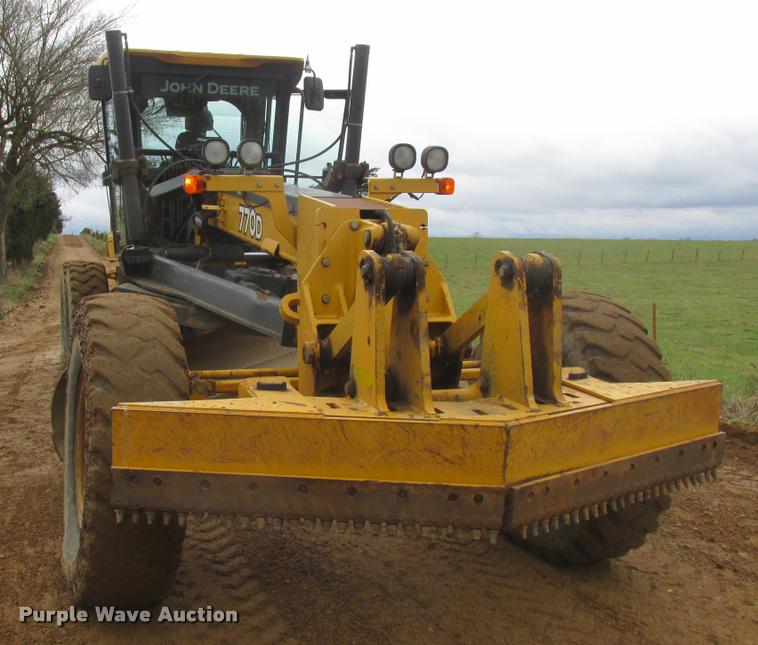 image for item DA3420 2006 John Deere 770D motor grader