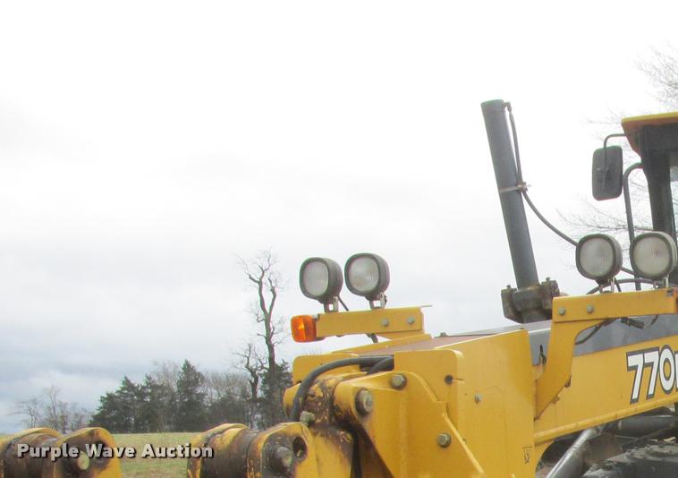 image for item DA3420 2006 John Deere 770D motor grader
