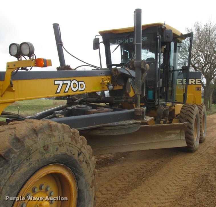 image for item DA3420 2006 John Deere 770D motor grader