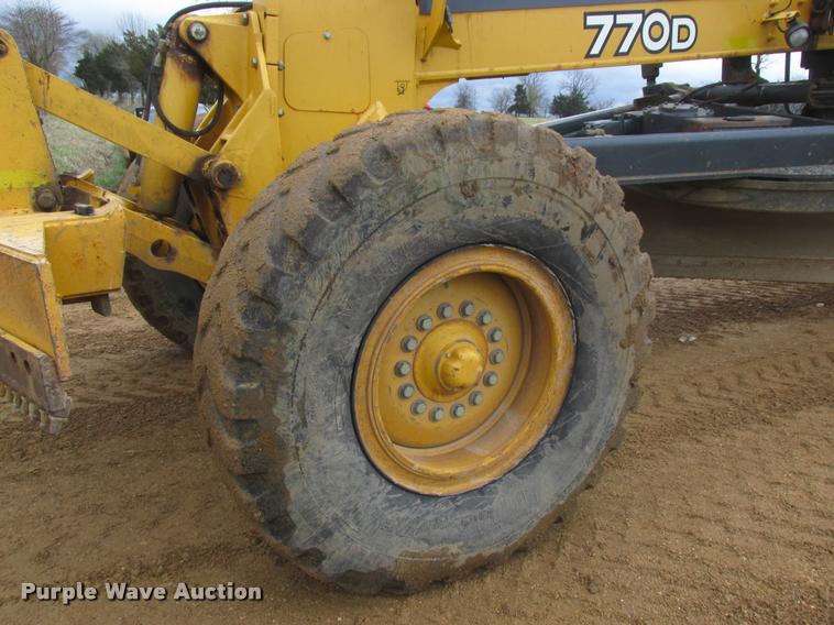 image for item DA3420 2006 John Deere 770D motor grader