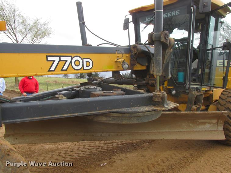 image for item DA3420 2006 John Deere 770D motor grader