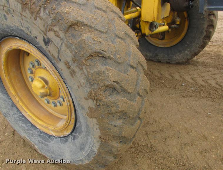 image for item DA3420 2006 John Deere 770D motor grader