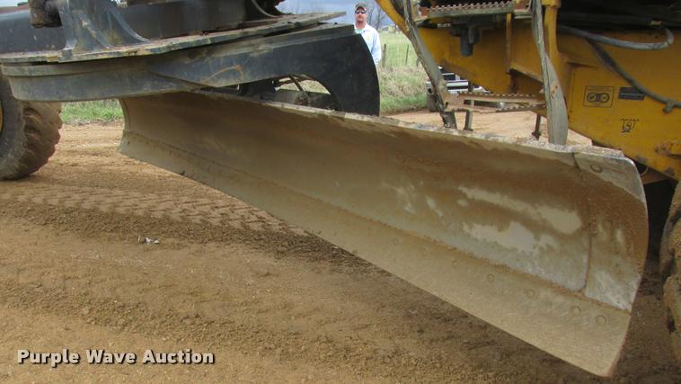 image for item DA3420 2006 John Deere 770D motor grader