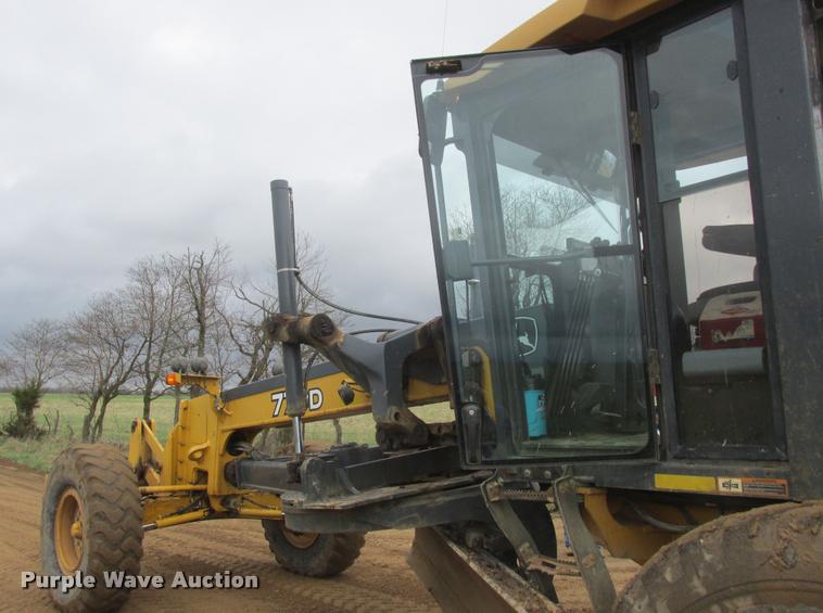 image for item DA3420 2006 John Deere 770D motor grader