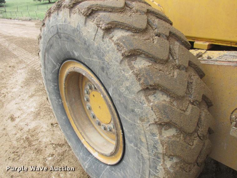 image for item DA3420 2006 John Deere 770D motor grader