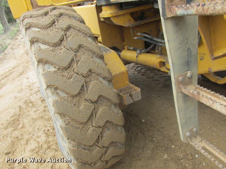 image for item DA3420 2006 John Deere 770D motor grader