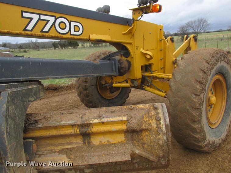 image for item DA3420 2006 John Deere 770D motor grader