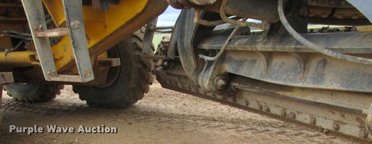 image for item DA3420 2006 John Deere 770D motor grader