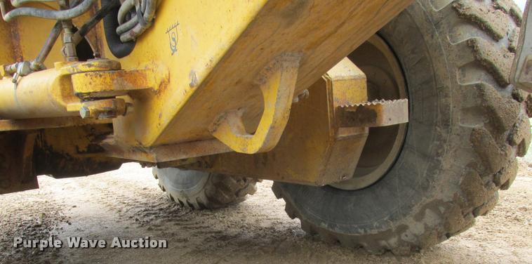 image for item DA3420 2006 John Deere 770D motor grader