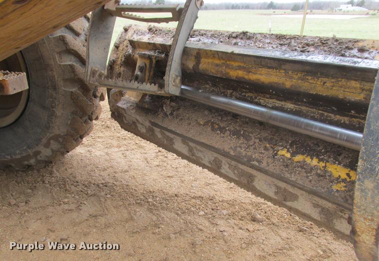 image for item DA3420 2006 John Deere 770D motor grader