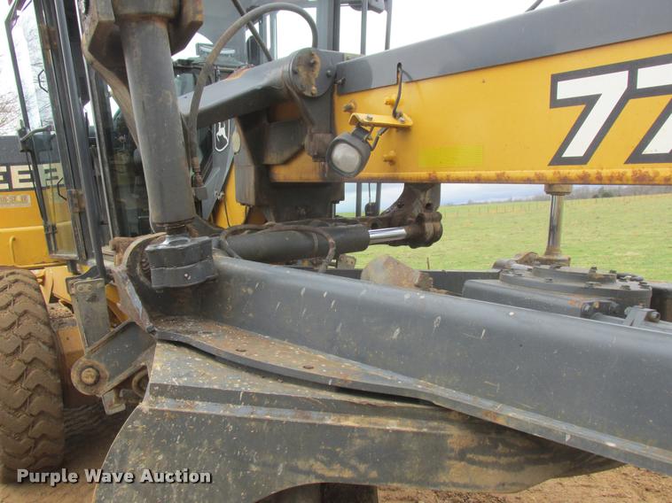 image for item DA3420 2006 John Deere 770D motor grader