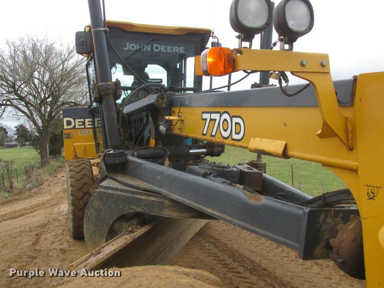 image for item DA3420 2006 John Deere 770D motor grader