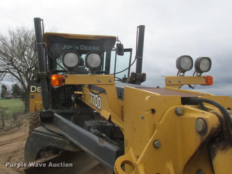 image for item DA3420 2006 John Deere 770D motor grader