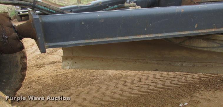 image for item DA3420 2006 John Deere 770D motor grader