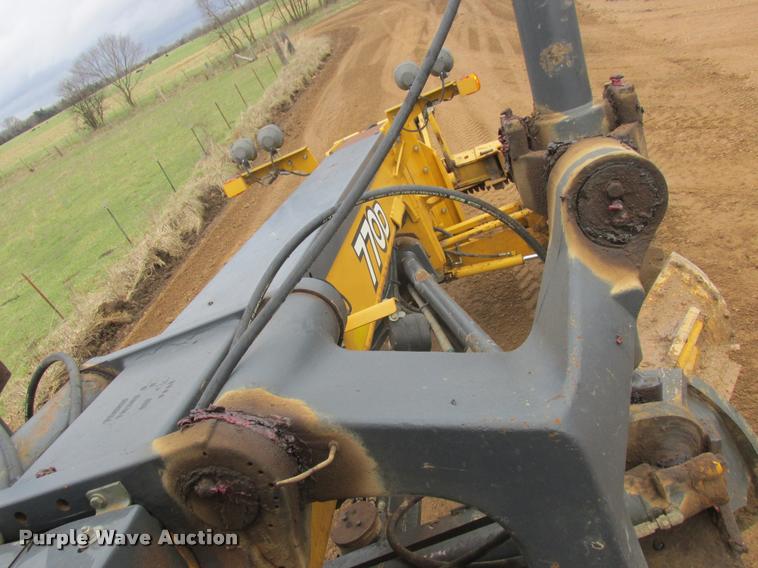 image for item DA3420 2006 John Deere 770D motor grader