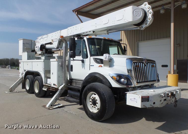 image for item DA3461 2008 International 7400 bucket truck