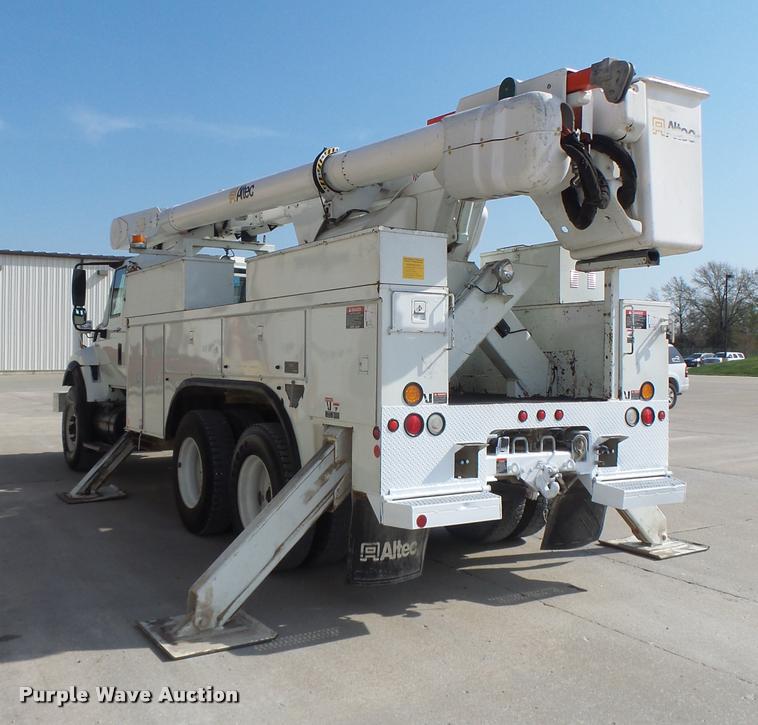 image for item DA3461 2008 International 7400 bucket truck