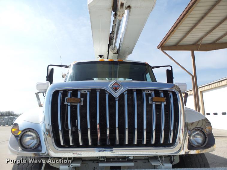 image for item DA3461 2008 International 7400 bucket truck