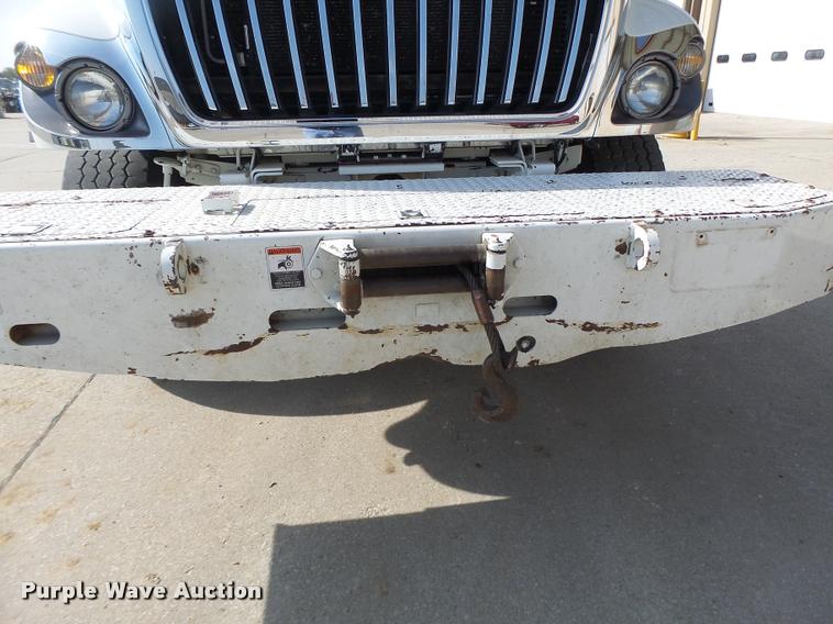 image for item DA3461 2008 International 7400 bucket truck