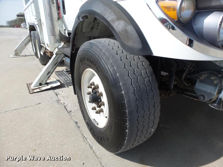 image for item DA3461 2008 International 7400 bucket truck