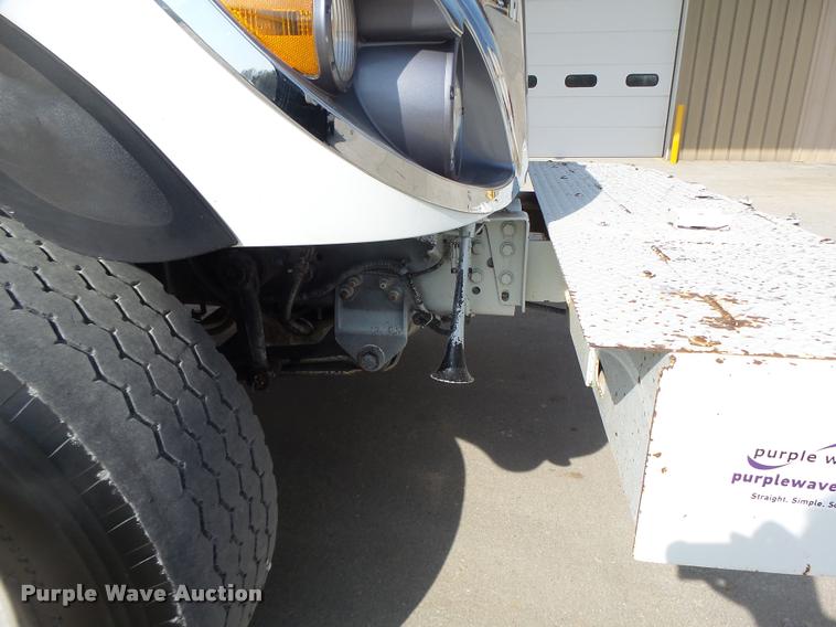 image for item DA3461 2008 International 7400 bucket truck