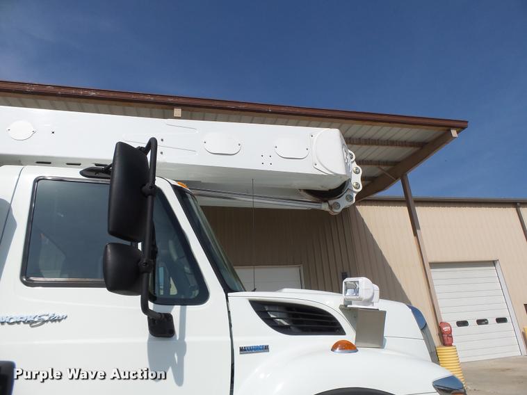 image for item DA3461 2008 International 7400 bucket truck