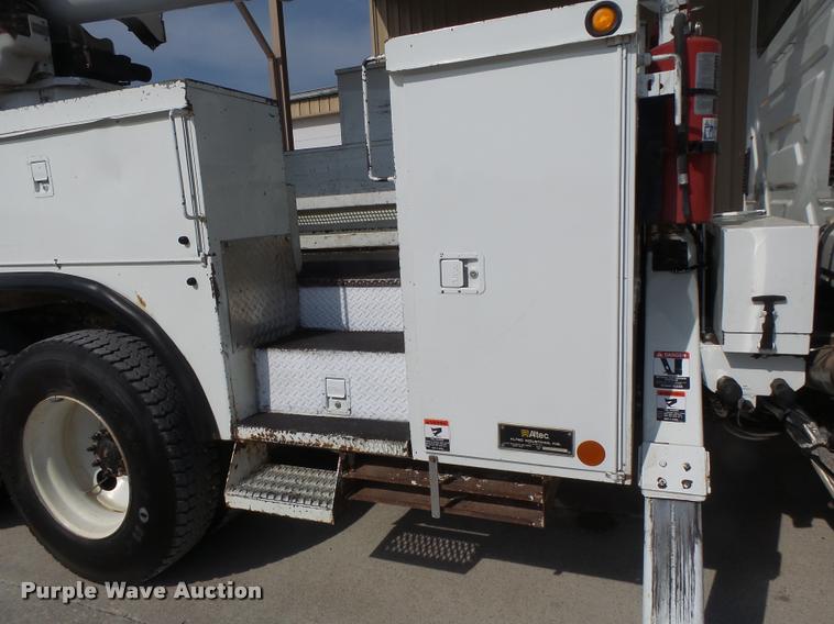image for item DA3461 2008 International 7400 bucket truck