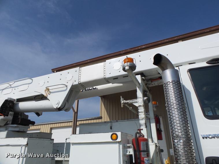 image for item DA3461 2008 International 7400 bucket truck