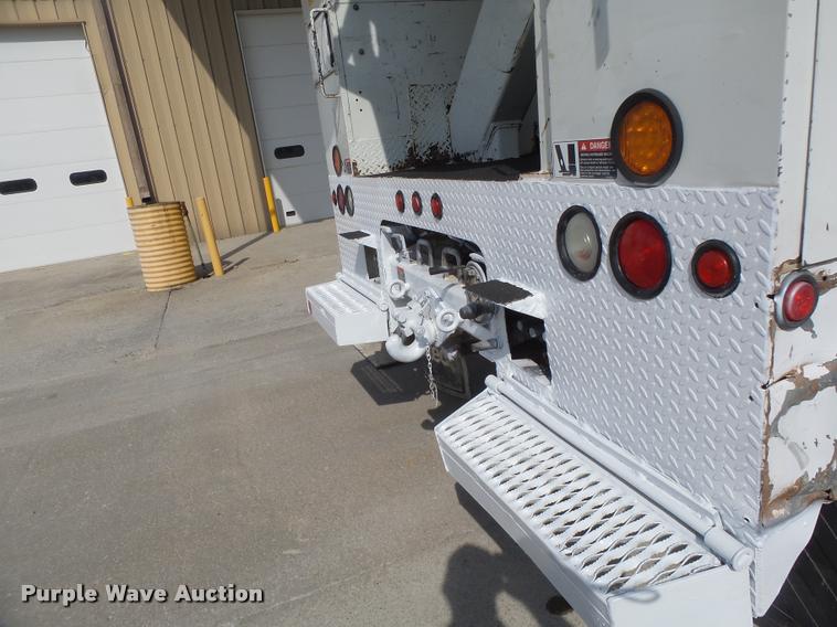 image for item DA3461 2008 International 7400 bucket truck