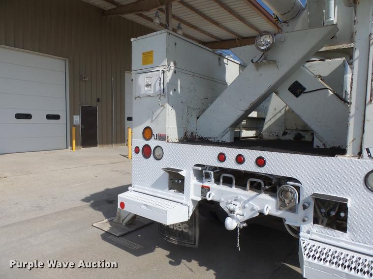 image for item DA3461 2008 International 7400 bucket truck