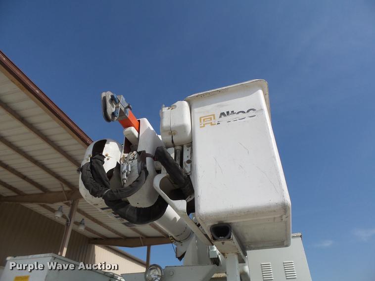 image for item DA3461 2008 International 7400 bucket truck