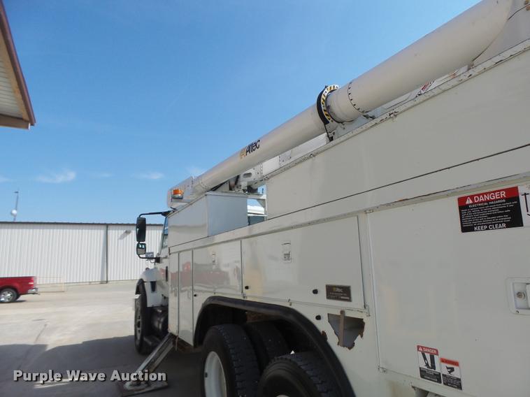 image for item DA3461 2008 International 7400 bucket truck