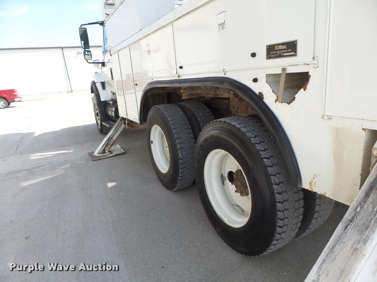 image for item DA3461 2008 International 7400 bucket truck