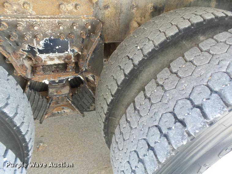 image for item DA3461 2008 International 7400 bucket truck