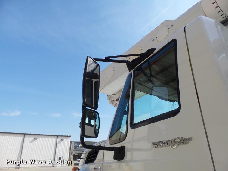 image for item DA3461 2008 International 7400 bucket truck