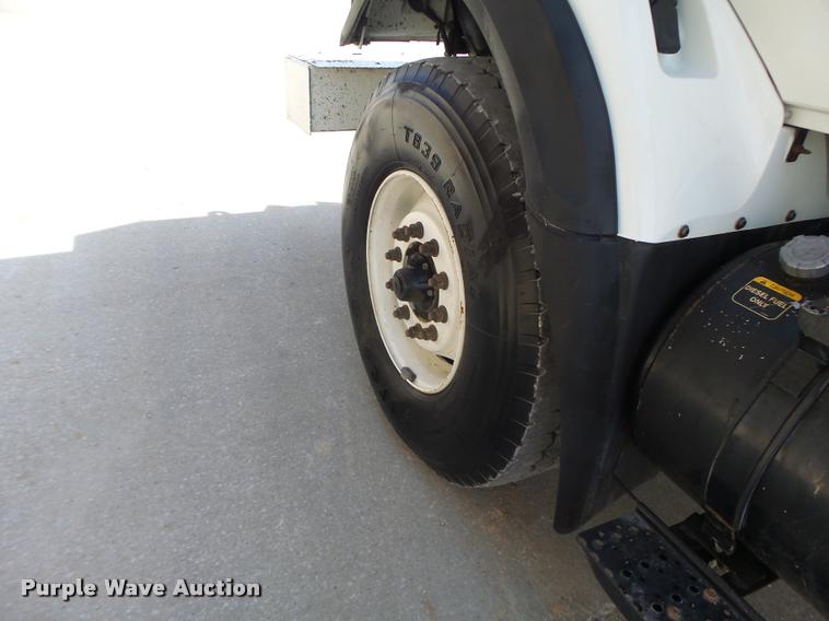 image for item DA3461 2008 International 7400 bucket truck