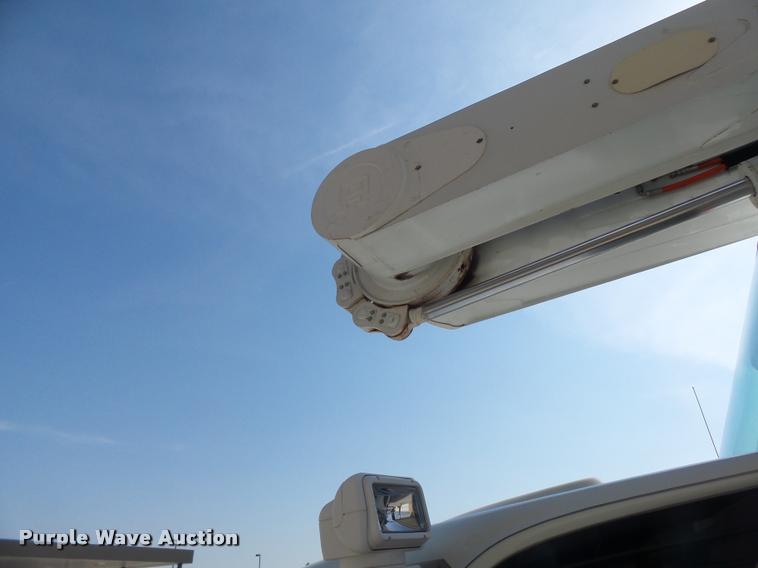 image for item DA3461 2008 International 7400 bucket truck