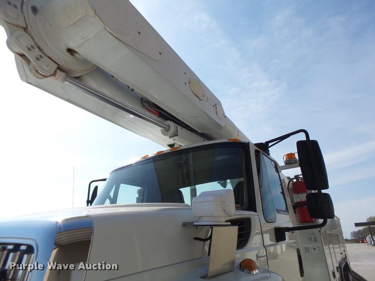 image for item DA3461 2008 International 7400 bucket truck