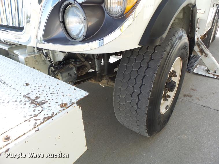 image for item DA3461 2008 International 7400 bucket truck