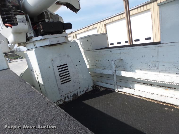 image for item DA3461 2008 International 7400 bucket truck