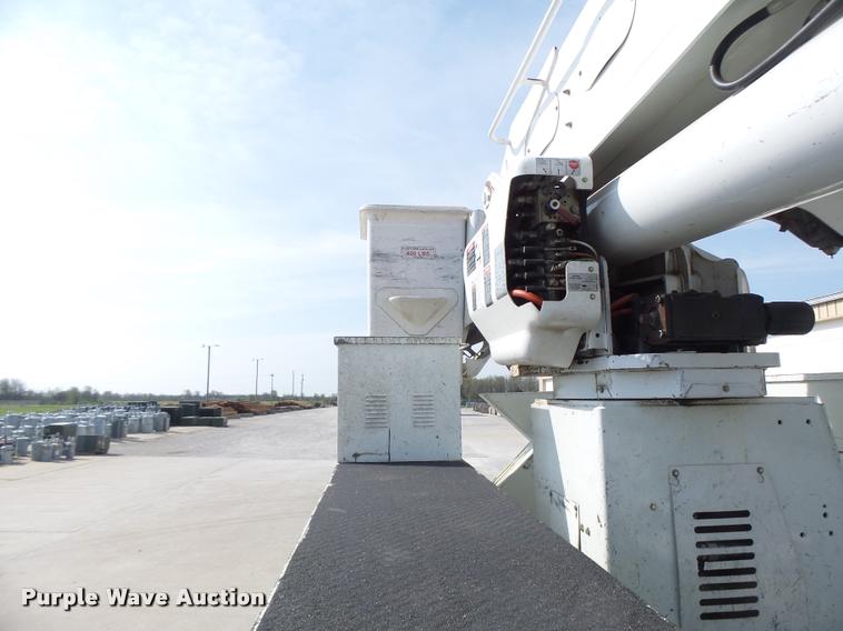 image for item DA3461 2008 International 7400 bucket truck