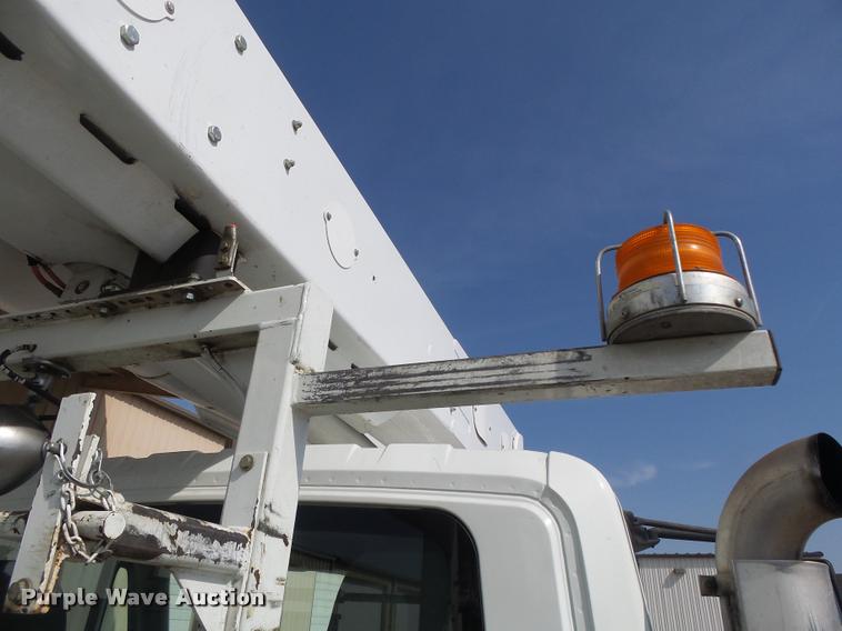 image for item DA3461 2008 International 7400 bucket truck