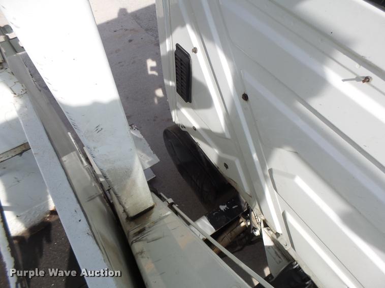 image for item DA3461 2008 International 7400 bucket truck