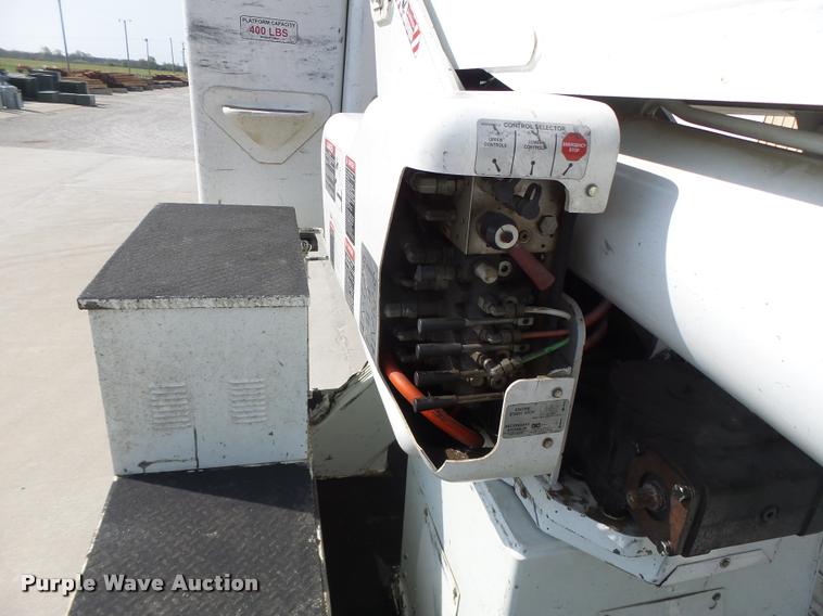 image for item DA3461 2008 International 7400 bucket truck