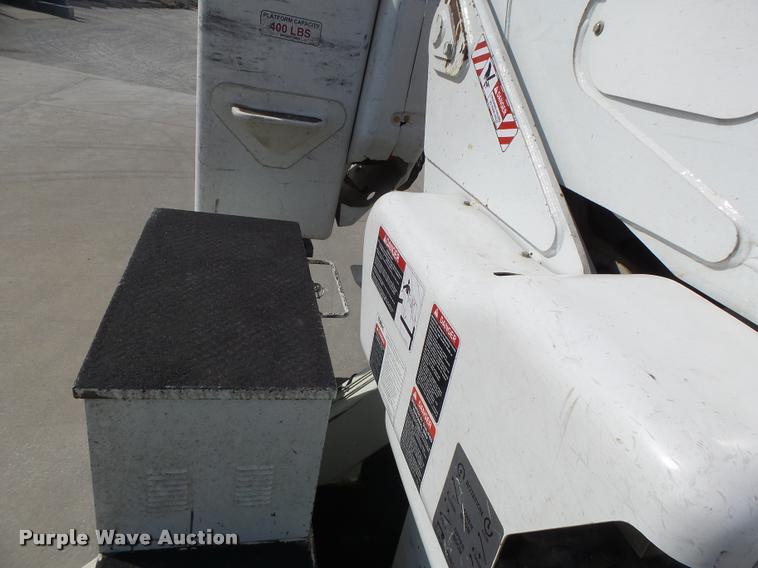 image for item DA3461 2008 International 7400 bucket truck