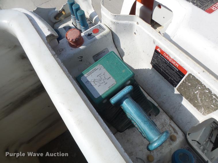 image for item DA3461 2008 International 7400 bucket truck