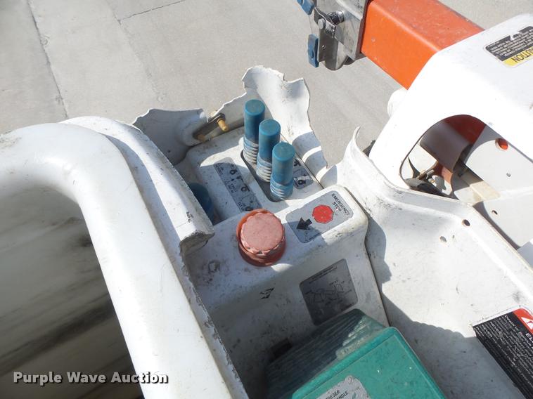 image for item DA3461 2008 International 7400 bucket truck