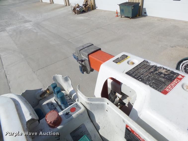 image for item DA3461 2008 International 7400 bucket truck